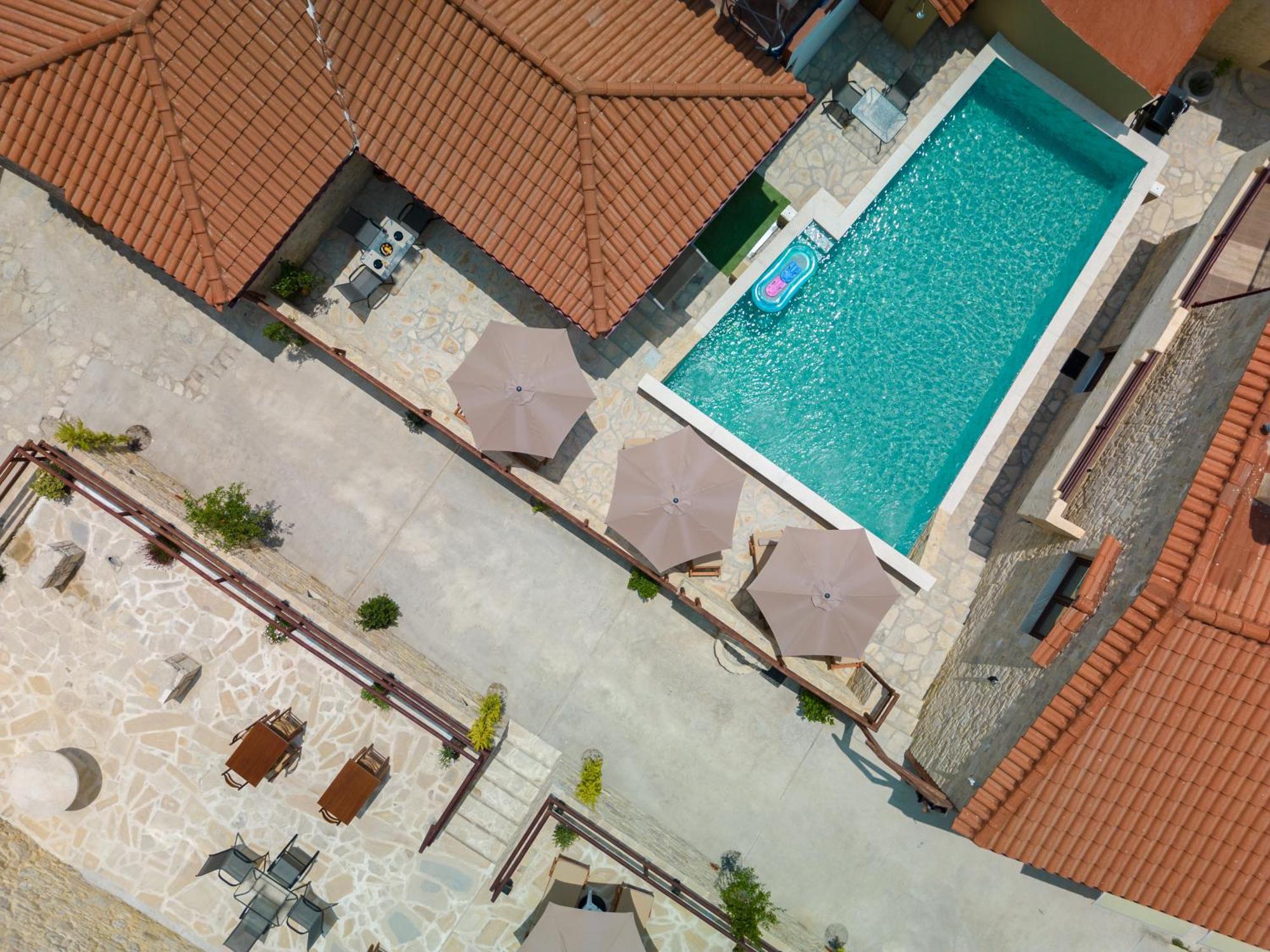 Draganigo Luxury Stone Houses 40 Min From Matala Ano Moulia Bagian luar foto